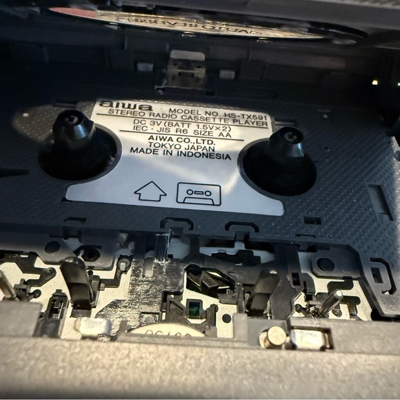 Aiwa HS-TX591 portable AM/FM radio and cassette player - ONLY Radio Works - Picture 6 of 6